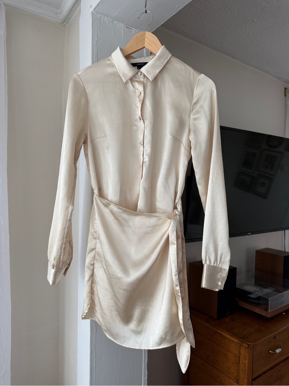Forever 21 Cream Satin Wrap Shirt Dress Size Small